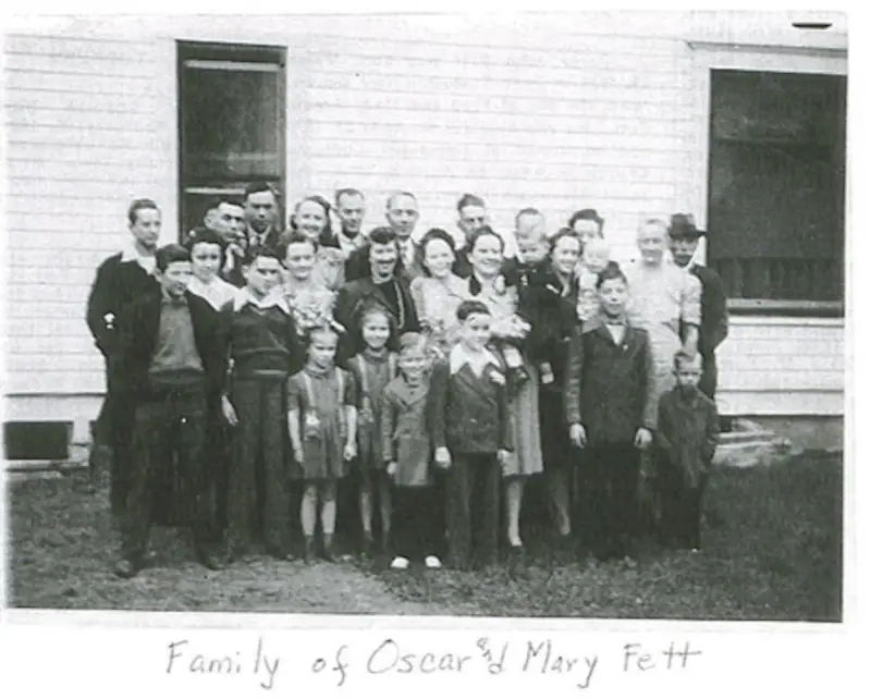 Vintage photo of the Fett family